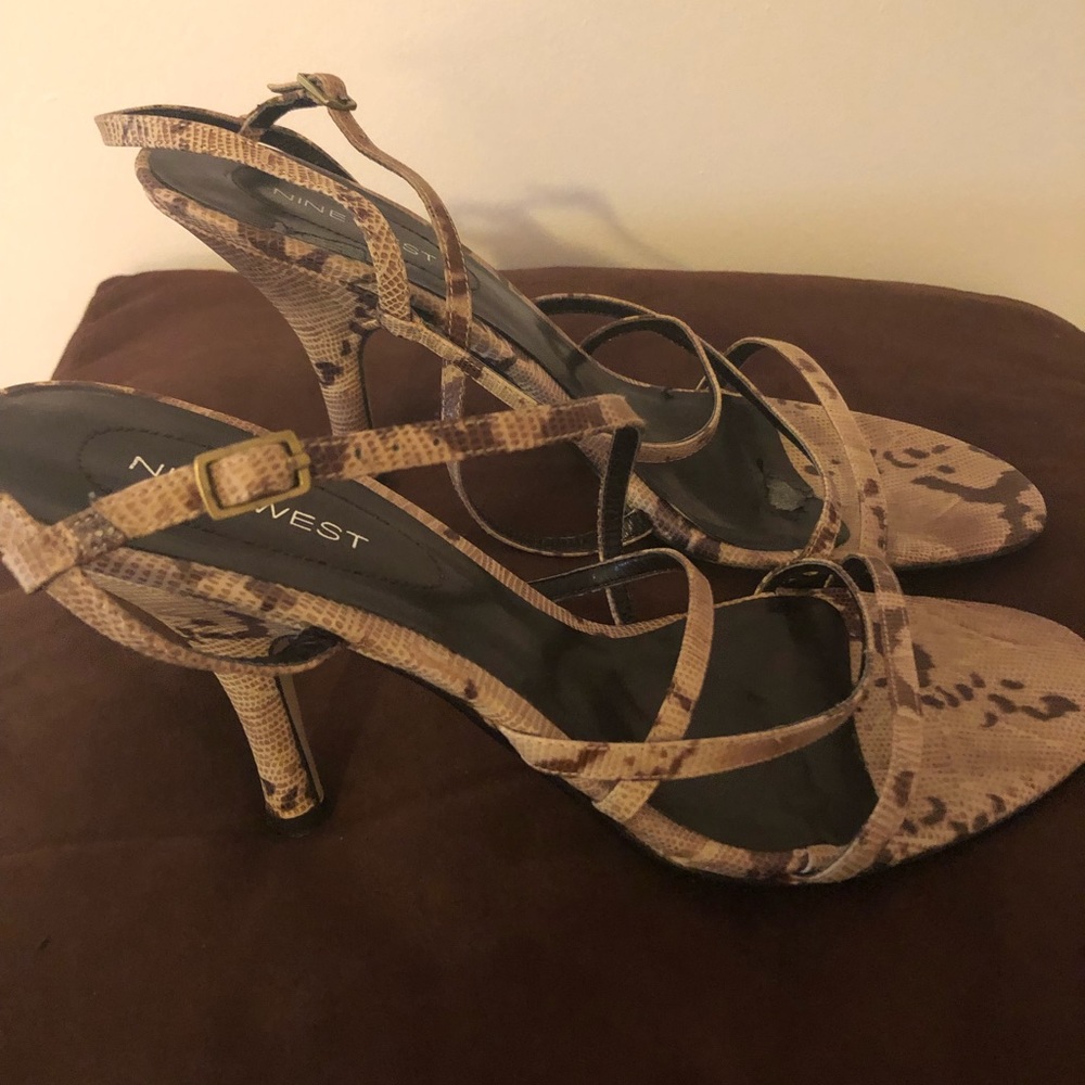 Nine West Brown/Nude Alligator print heels Size 10.5
